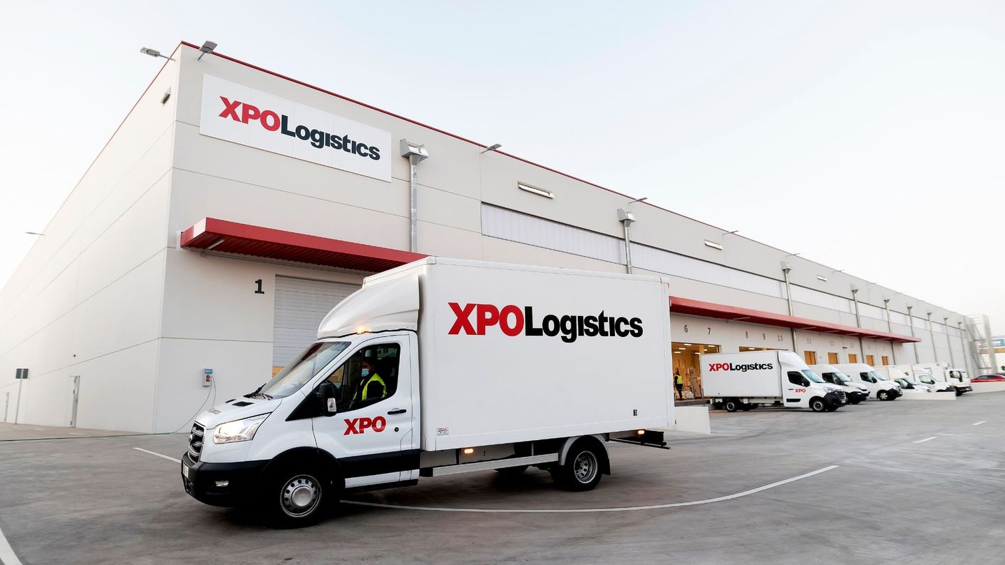 Driver in XPO van at XPO's last mile facility in Madrid